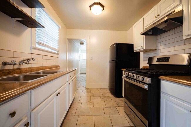 Building Photo - Georgia Street