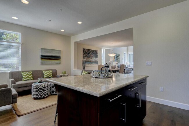 Building Photo - Exceptional End-Unit Townhome in Sterling Park – Palo Alto Living at Its Best!