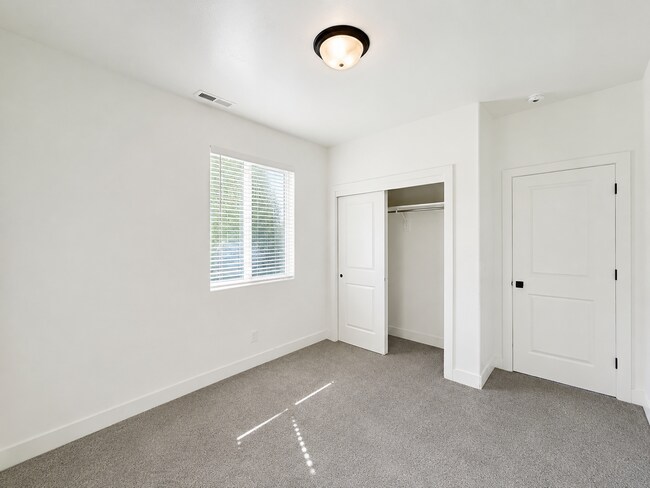 Building Photo - Views - Views - Views!! 4 Bedroom Modern Townhome