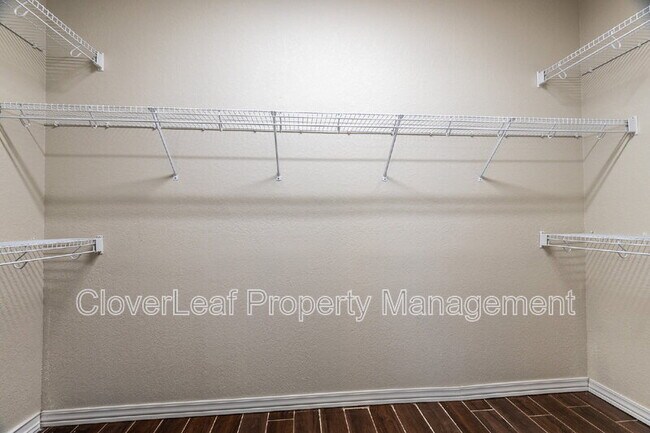 Building Photo - 213 Tumbleweed Run