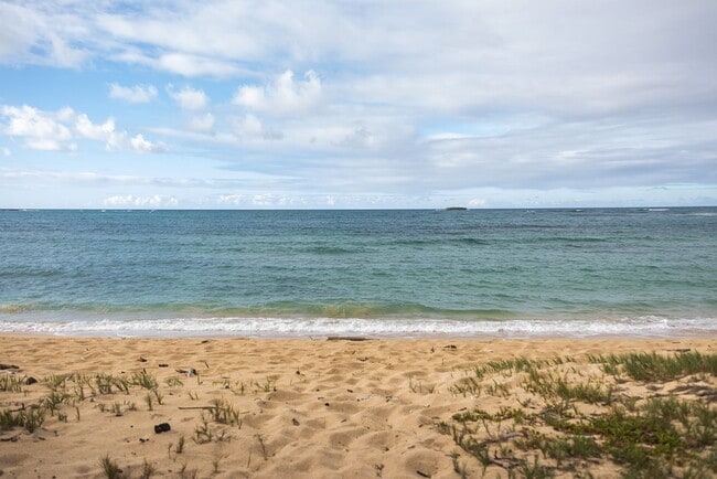 Building Photo - Oceanfront Malaekahana 3 bed / 2 bath Reno...