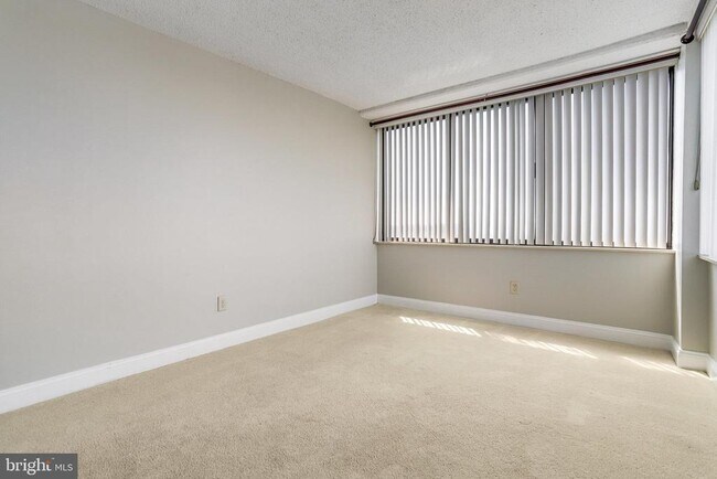 Building Photo - 6301 Stevenson Ave