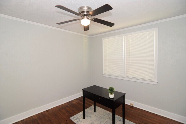 Building Photo - Modern Comfort with Timeless Cozy Charm and a fenced-in yard!