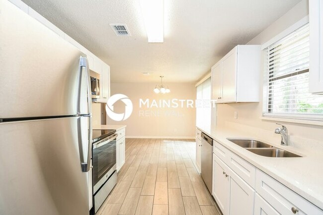 Building Photo - 3 Bedroom Pet-Friendly Home in Orange Park...