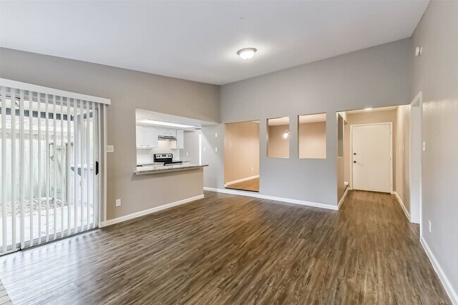 Building Photo - 26 W Broken Oak Ct