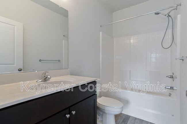 Building Photo - 2115 Belden Ave