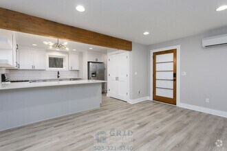 Building Photo - GPM670 - SE 35th Pl (T2)