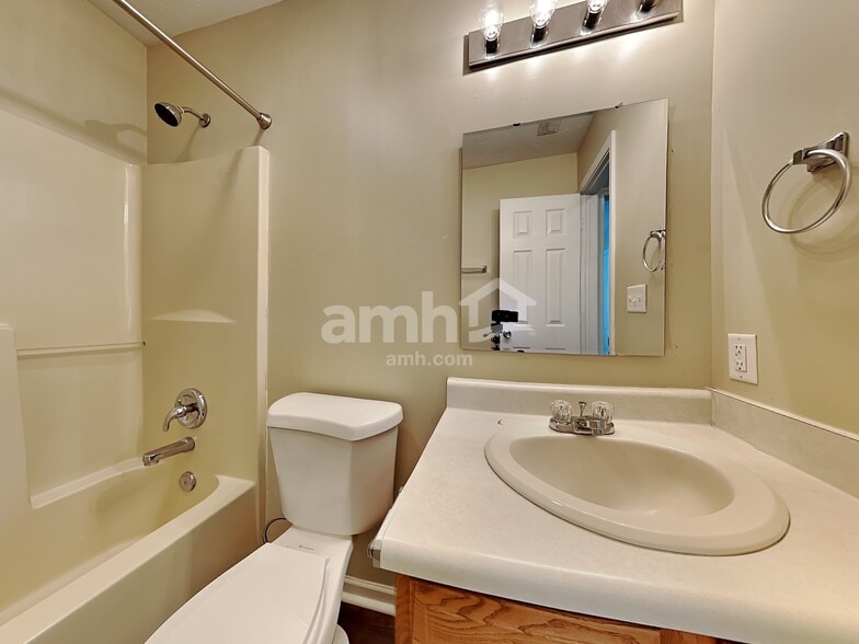 Building Photo - 408 N Shore Ct