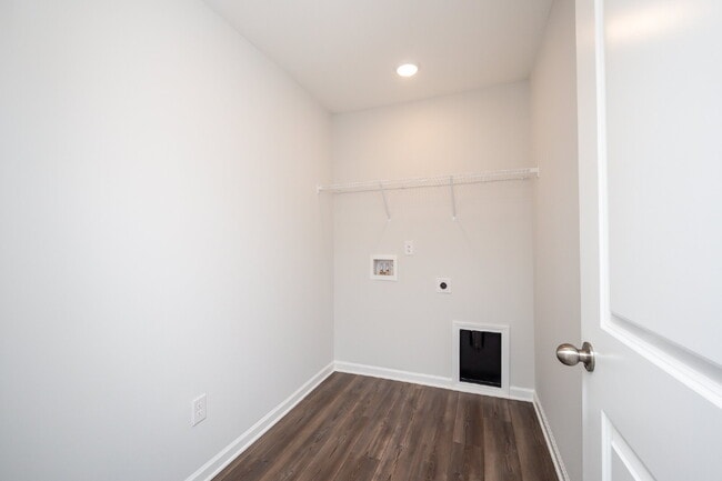Building Photo - Elegant 3-Bedroom, 2.5-Bath Townhome with Modern Finishes ($1950/mo rent***)