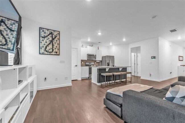 Building Photo - 5668 Union Pointe Dr
