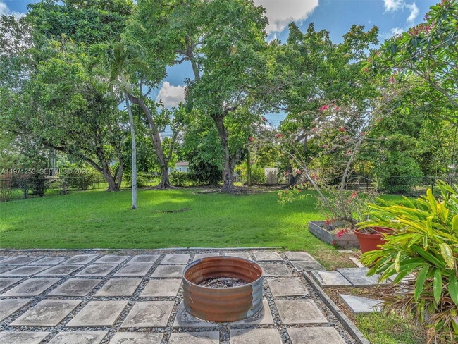 Building Photo - 6510 SW 63rd Ct