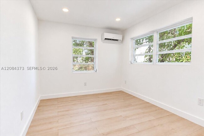 Building Photo - 355 NE 55th St