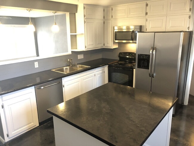 Building Photo - Stunning Home Located In Stubbs-Stewart Ne...