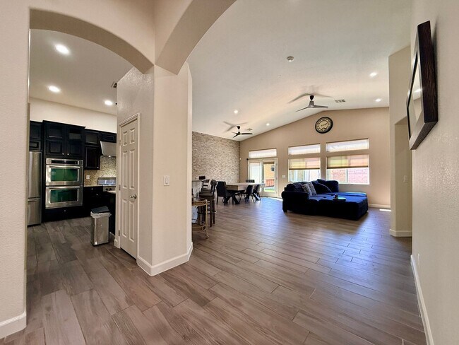 Building Photo - Welcome to this stunning 5-bedroom, 3-bath home located in the desirable Estates of Wigwam Ranch ...