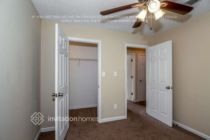 Building Photo - 869 Tramore Dr