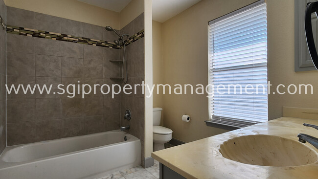 Building Photo - Great 4 bedroom Richardson home