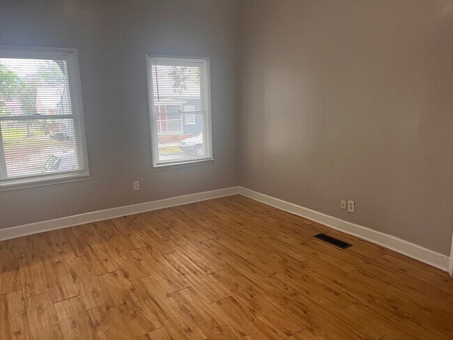 Building Photo - MOVE IN SPECIAL $250.00 OFF 1st Month's Rent- 2 bedroom, 1.5 bath apartment with W/D unit and sha...