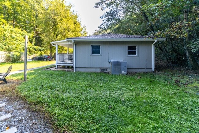 Building Photo - 814 Gnatty Branch Rd