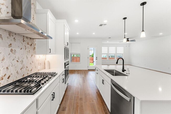 Building Photo - 201 Bristlecone Bend