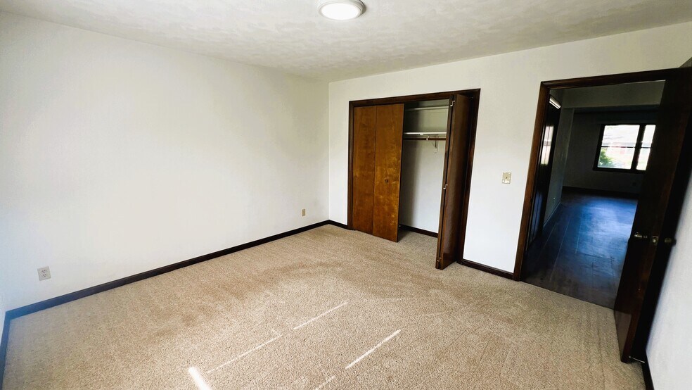 Building Photo - 520 Circle Pine Dr