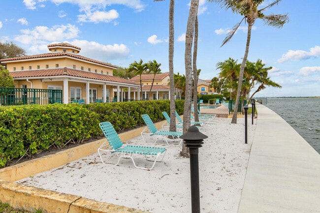 Building Photo - 1060 Lake Shore Dr