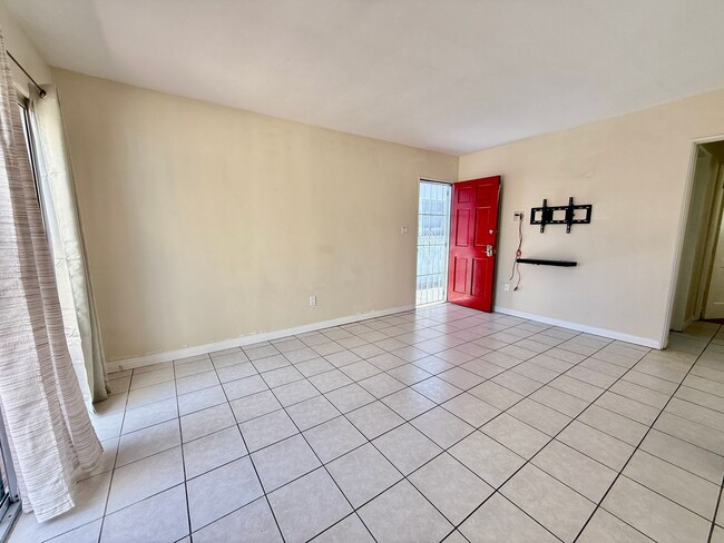 Building Photo - 2BD/1BA PB STYLE COTTAGE! LARGE EXCLUSIVE ...