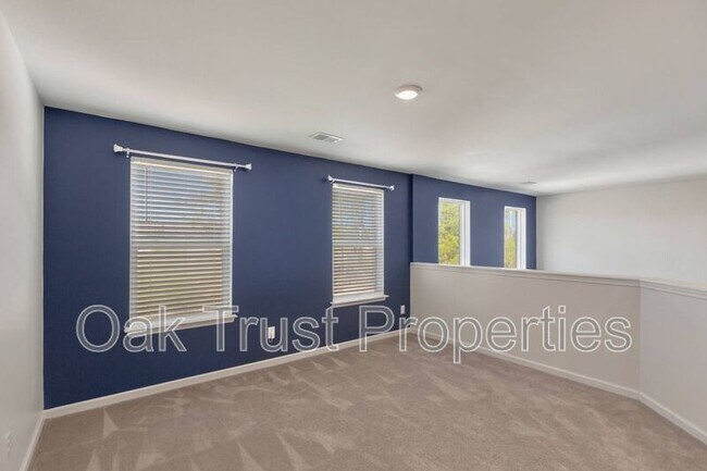 Building Photo - 703 Hilchot Dr