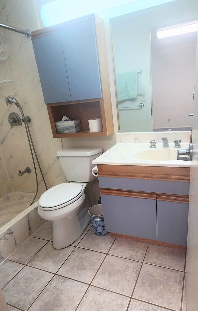 Building Photo - Hidden Gem in Kaimuki – 3 Bed, 2 Bath Home