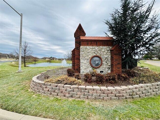 Building Photo - 4 bed/2 bath newer construction in prime location in Claremore!