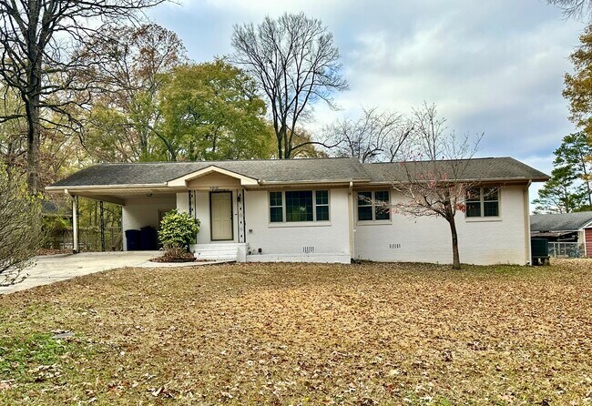 Building Photo - 231 Hillwood Ln