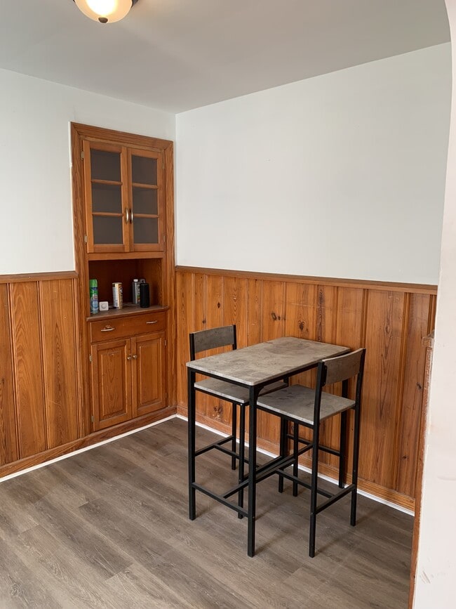 Building Photo - 3069 Glenmore Ave