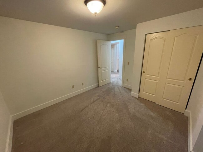 Building Photo - 4303 Kingsway