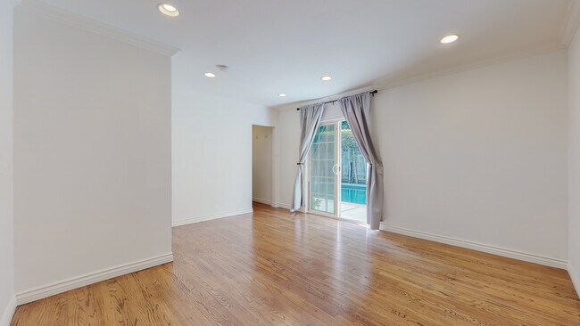 Master bedroom... - 18406 Bessemer St