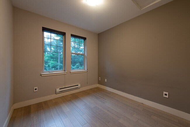 Building Photo - 8535 Avondale Rd NE