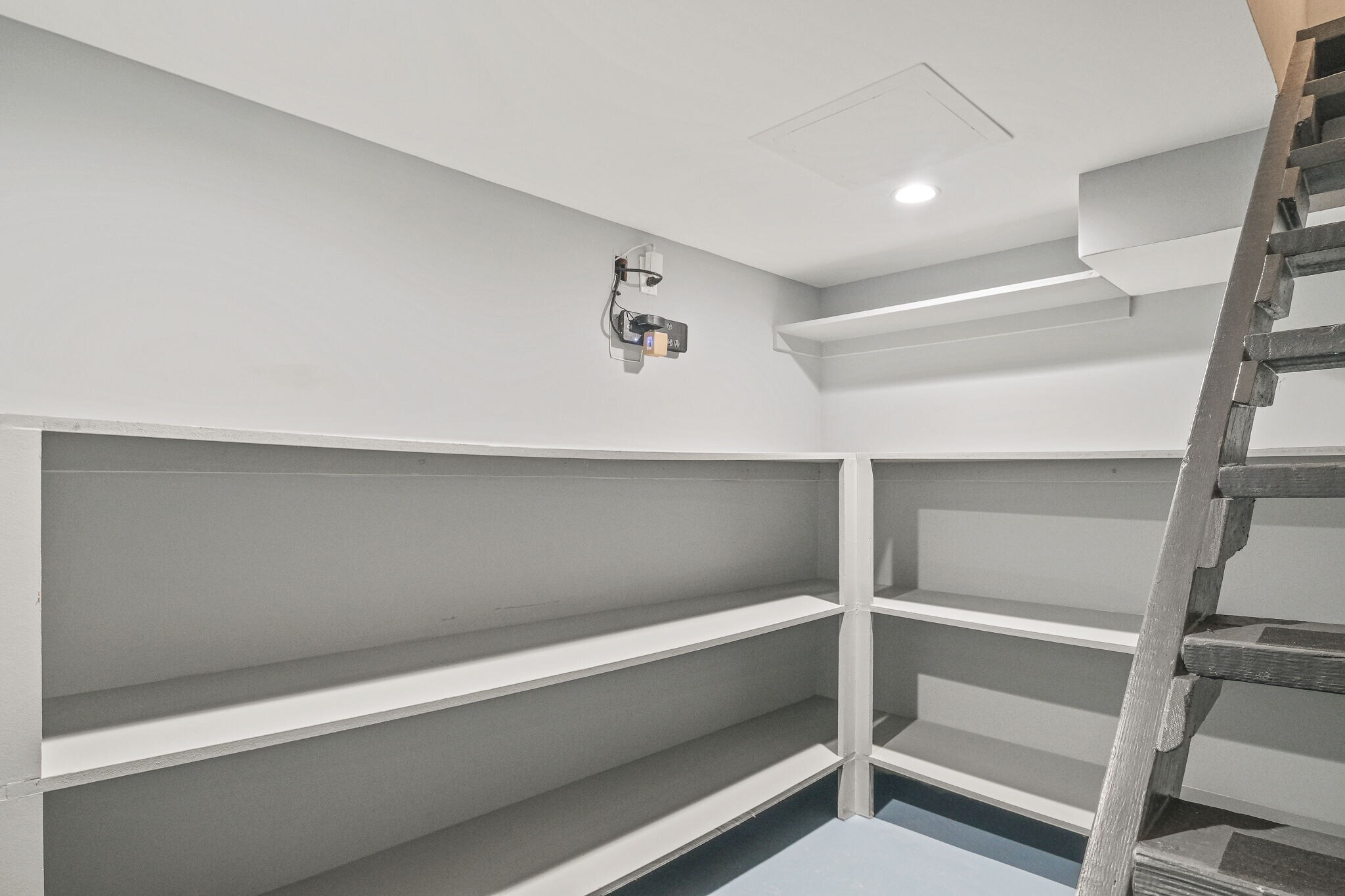 Building Photo - 1238 S Burnside Ave