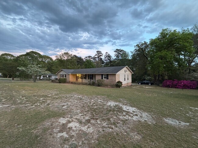 Building Photo - Move-In Ready Ranch in the Heart of Elgin!