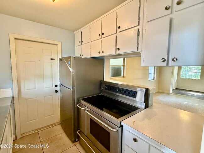 Building Photo - 1112 Northview Dr