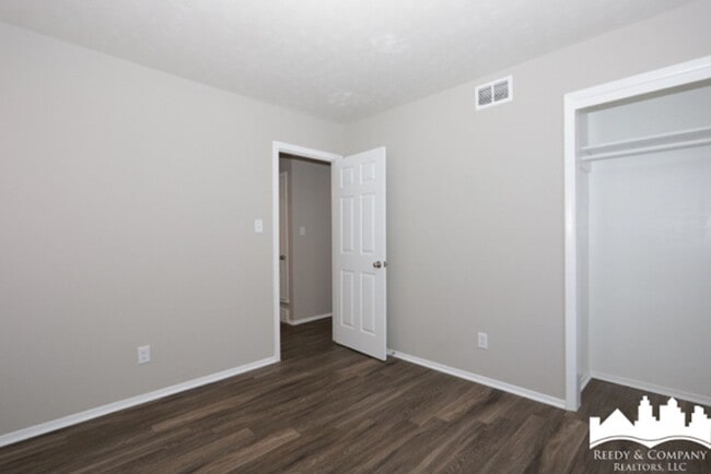 Building Photo - 1832 S Sutton Dr