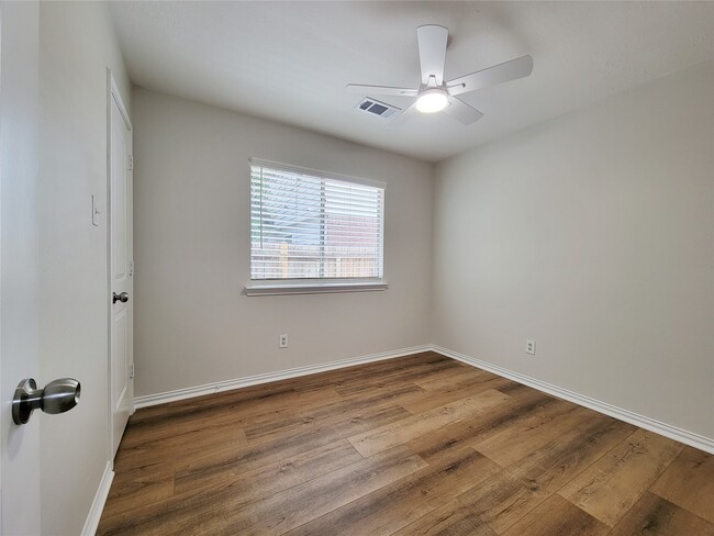 Building Photo - 3658 Villa Glen Dr