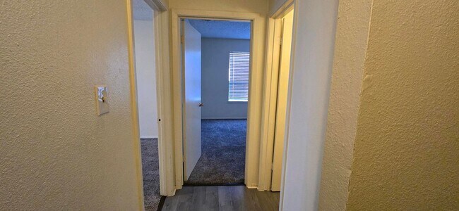 Building Photo - AVAILABLE NOW! 2 Bed / 1.5 Bath Townhome in Longview!