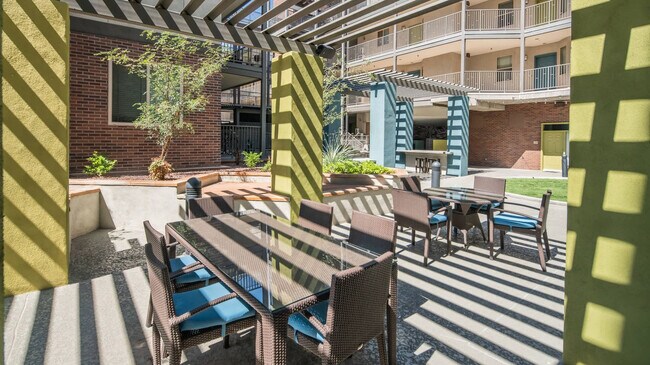 Building Photo - 1275 E University Dr