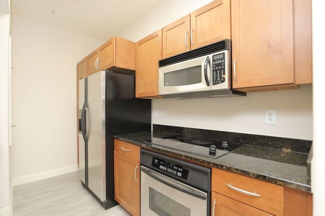 Building Photo - For Lease | 1 Bed, 1 Bath | 832 Sq Ft | Su...