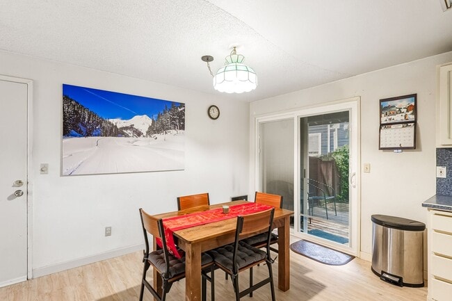 Building Photo - 3 Bedroom, 2 Bath House Near Portland Community College on Quiet Dead-end Street