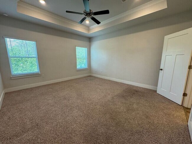 Building Photo - Gulf Breeze - Sailfish Pointe - 4 bedroom, 3 bathroom w/ 3 car garage