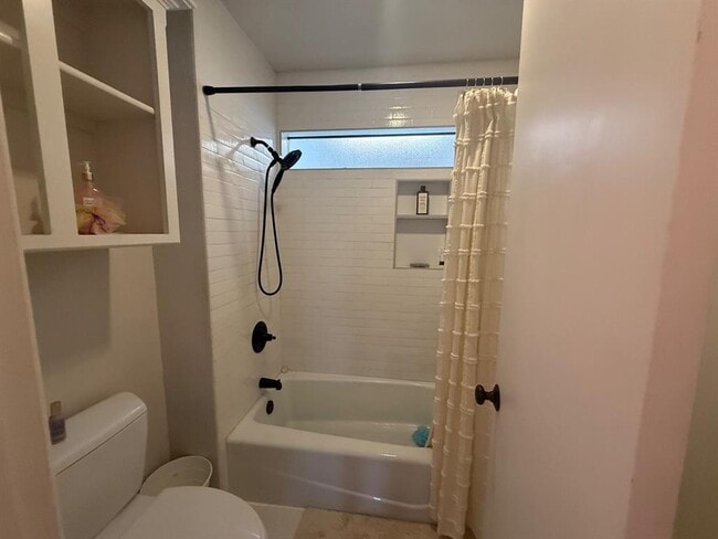 Building Photo - 1925 Plaza District Dr