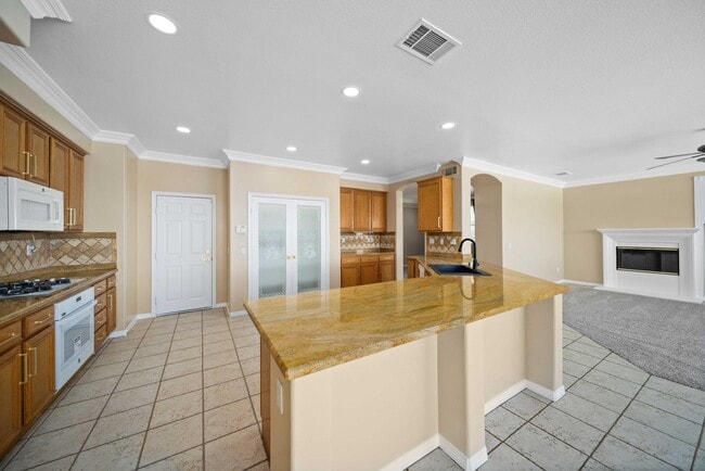 Building Photo - 3121 Club Rancho Dr
