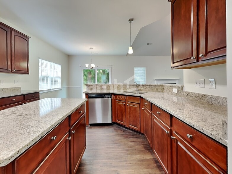 Building Photo - 4205 Lindsey Ln