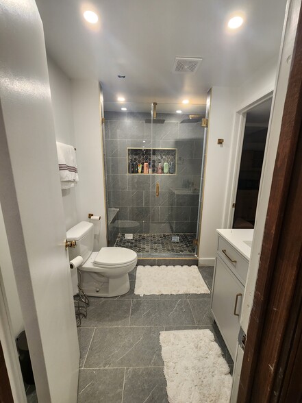 Building Photo - 18009 Ednor View Ter