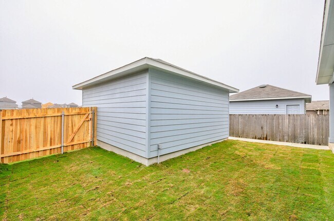 Building Photo - 112 Eagle Lake Dr