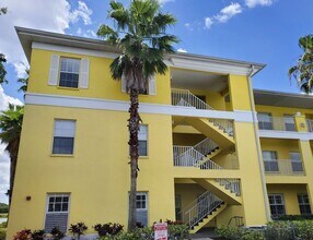 Building Photo - Live the Lakefront Lifestyle in Punta Gord...